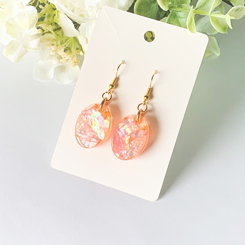 ⭐️2/$25 HANDCRAFTED DANGLE HOOK RESIN EARRINGS - Picture 1 of 4